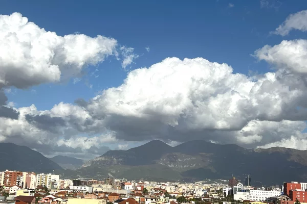 Shtepi ne shitje Apartament ne Tirane, 2+1, Mobilimi E mobiluar, Pagesa 143,009  Euro.