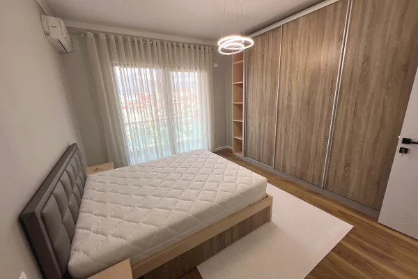 Shtepi ne shitje Apartament ne Tirane, 2+1, Mobilimi E mobiluar, Pagesa 143,009  Euro.