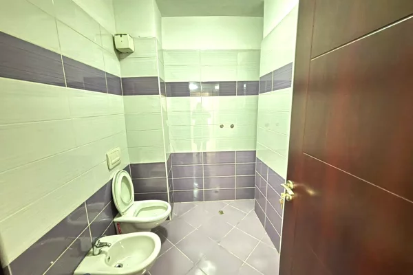 Appartamento in vendita a Tirana 2+1, SemiArredato