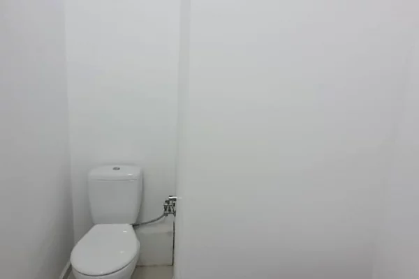 📍 Showroom Premium me Qira – Astir, Buze Rruges Kryesore