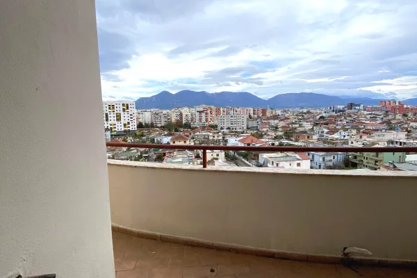 Shtepi ne shitje Apartament ne Tirane, 2+1, Mobilimi E mobiluar, Pagesa 132,009  Euro.