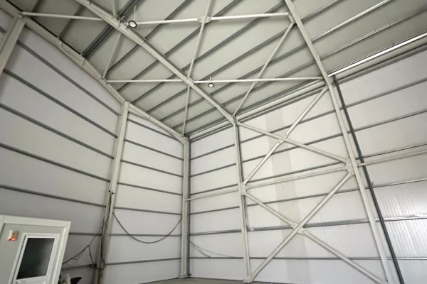 🏭 Jepet Kapanon Industrial 730 m2 me Qira – Prush 📍