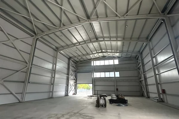 🏭 Jepet Kapanon Industrial 730 m² me Qira – Prush 📍