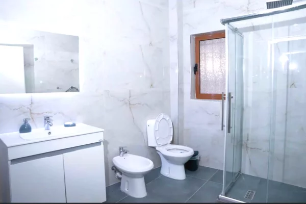 Shtepi me qera Apartament ne Tirane, 2+1, Mobilimi E mobiluar, Pagesa 843  Euro.