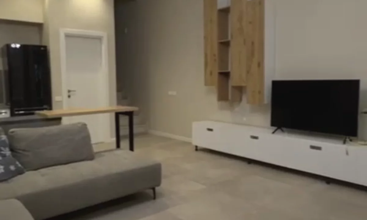 Shtepi ne shitje Duplex(shtepi me 2 kate) ne Tirane, 2+1, Mobilimi E mobiluar, Pagesa 224,009  Euro.