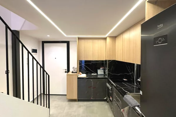 Duplex (casa a 2 piani) in vendita a Tirana 1+1, Arredato