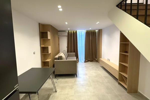 Duplex (casa a 2 piani) in vendita a Tirana 1+1, Arredato