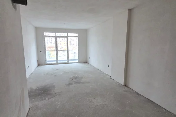 📍 Shitet Apartament 3+1 me 2 Tualete – Rruga Jordan Misja