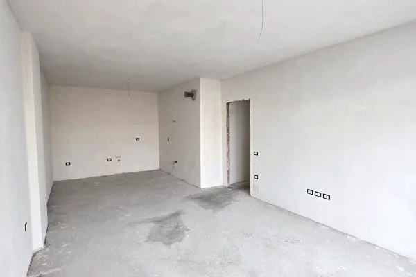 Shtepi ne shitje Apartament ne Tirane, 3+1, Mobilimi Bosh, pa mobiluar, Pagesa 268,669  Euro.