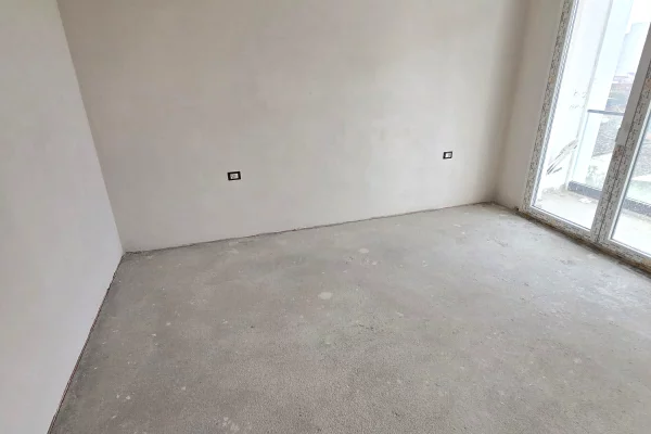 Shtepi ne shitje Apartament ne Tirane, 3+1, Mobilimi Bosh, pa mobiluar, Pagesa 268,669  Euro.