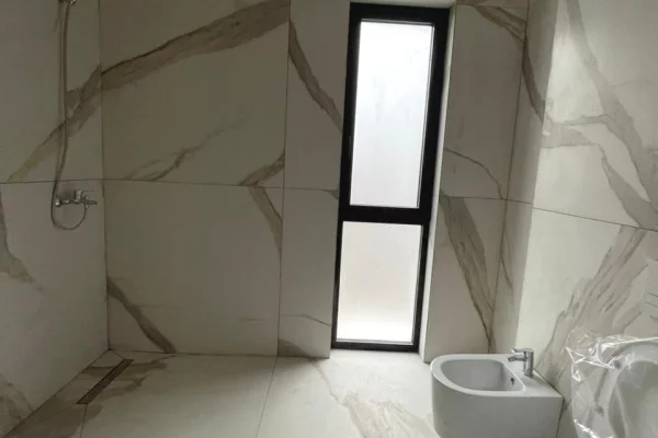 Appartamento in vendita a Tirana 2+1, Vuoto