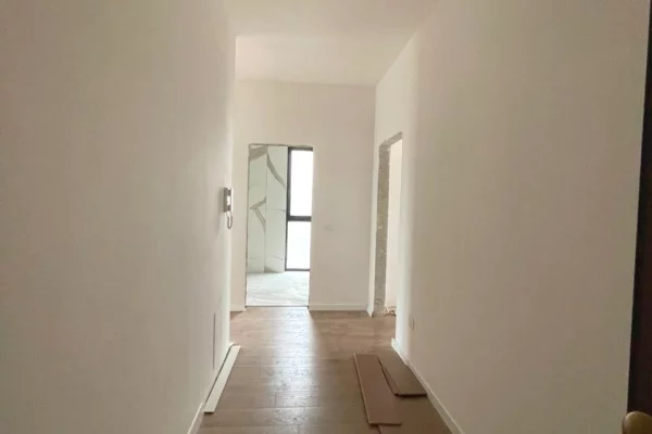 Appartamento in vendita a Tirana 2+1, Vuoto
