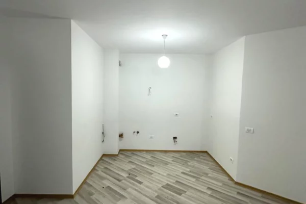 Shtepi ne shitje Apartament ne Tirane, 2+1, Mobilimi Bosh, pa mobiluar, Pagesa 132,009  Euro.