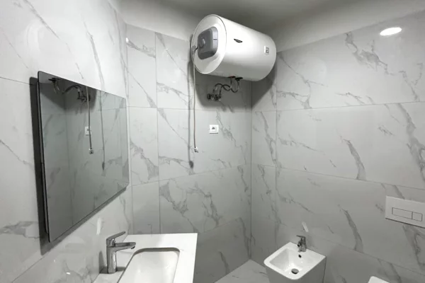 Shtepi ne shitje Apartament ne Tirane, 2+1, Mobilimi Bosh, pa mobiluar, Pagesa 132,009  Euro.