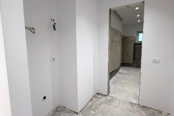 Shtepi ne shitje Apartament ne Tirane, 2+1, Mobilimi Bosh, pa mobiluar, Pagesa 235,009  Euro.