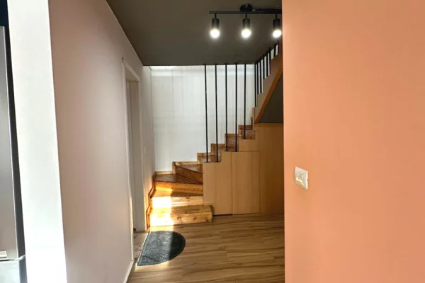 Appartamento in vendita a Tirana 2+1, Arredato