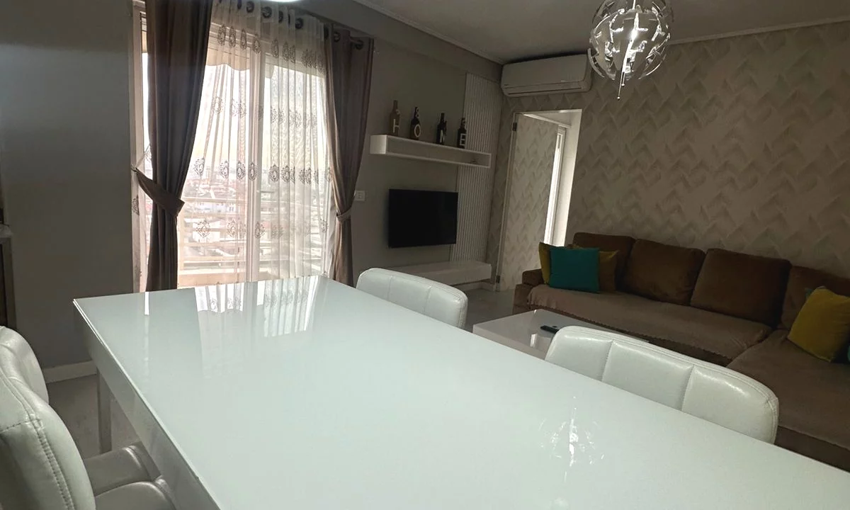 Shtepi ne shitje Apartament ne Tirane, 2+1, Mobilimi E mobiluar, Pagesa 146,070  Euro.