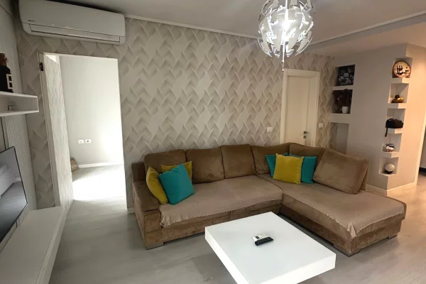 Shtepi ne shitje Apartament ne Tirane, 2+1, Mobilimi E mobiluar, Pagesa 146,070  Euro.