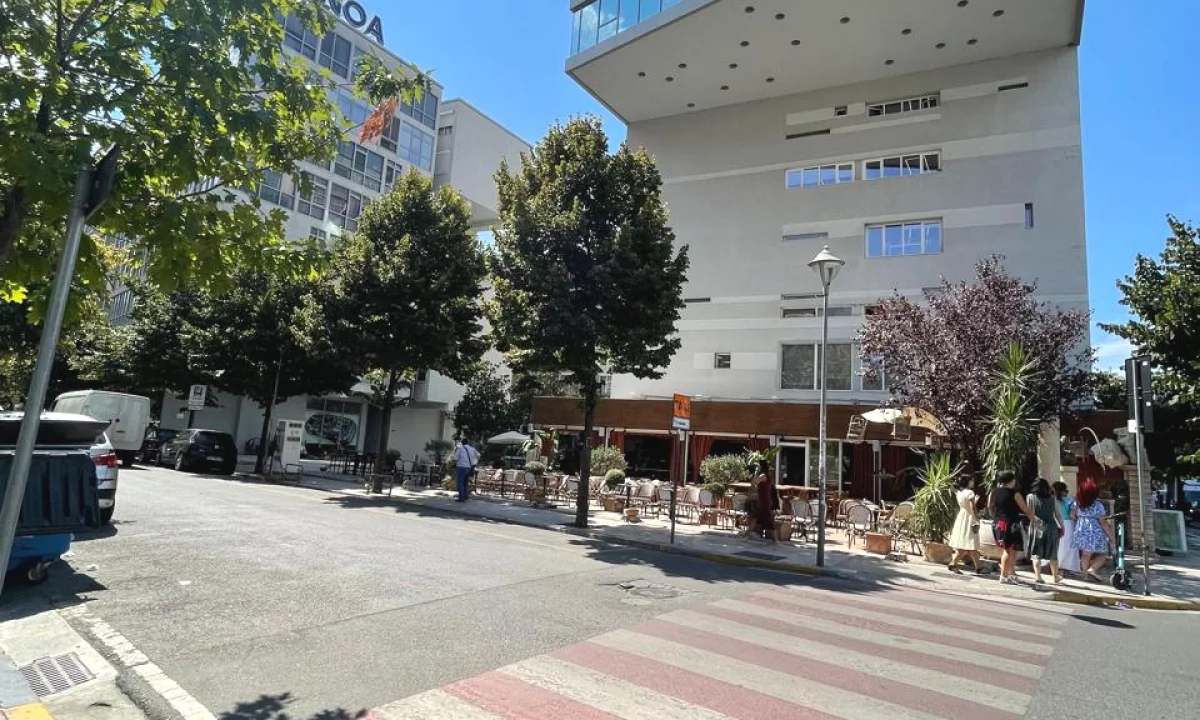 🏢 Ambient Biznesi Premium ne shitje  670m2 – Komuna e Parisit, Tirane