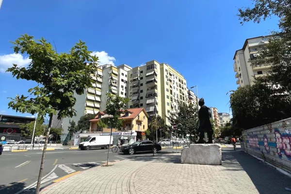 🏢 Ambient Biznesi Premium ne shitje  670m2 – Komuna e Parisit, Tirane
