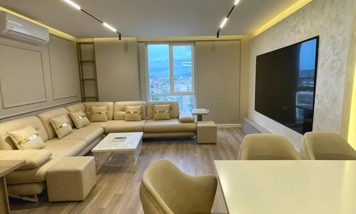 Appartamento in vendita a Tirana 2+1, Arredato