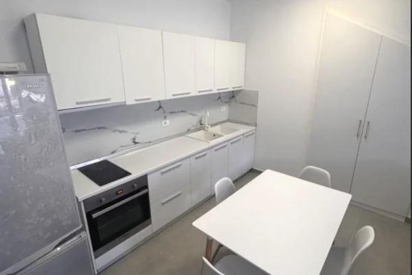 Shtepi me qera Apartament ne Tirane, 2+1, Mobilimi E mobiluar, Pagesa 705  Euro.