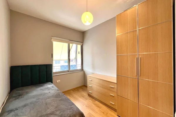 Shtepi ne shitje Apartament ne Tirane, 2+1, Mobilimi E mobiluar, Pagesa 195,300  Euro.