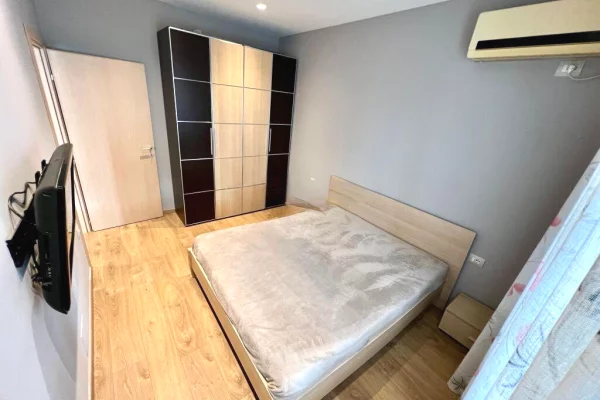 Shtepi ne shitje Apartament ne Tirane, 2+1, Mobilimi E mobiluar, Pagesa 195,300  Euro.