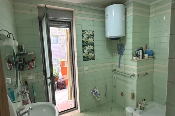 Appartamento in vendita a Tirana 2+1, Arredato