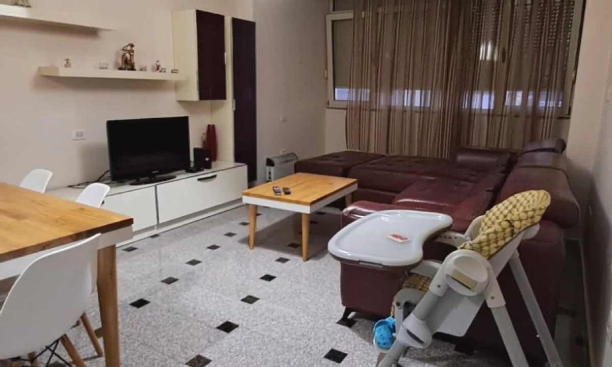 Appartamento in vendita a Tirana 2+1, Arredato