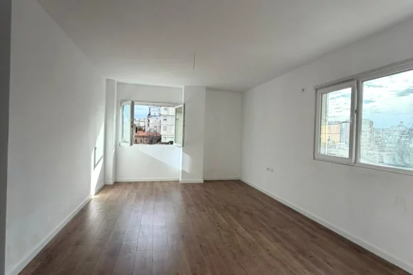 Appartamento in vendita a Tirana 3+1, Vuoto