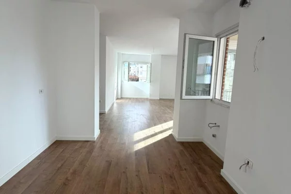 Appartamento in vendita a Tirana 3+1, Vuoto