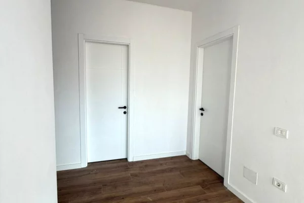 Appartamento in vendita a Tirana 3+1, Vuoto