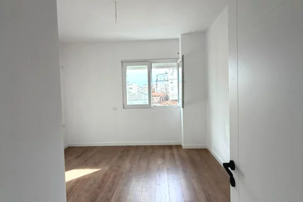 Appartamento in vendita a Tirana 3+1, Vuoto