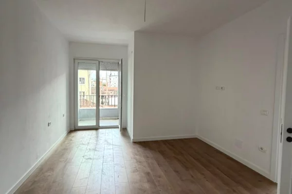 🏠 Shitet Apartament 3+1 me 2 Tualete – Pazari i Ri