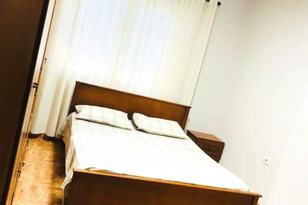 Shtepi me qera Apartament ne Tirane, 2+1, Mobilimi E mobiluar, Pagesa 750  Euro.