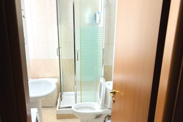 Shtepi me qera Apartament ne Tirane, 2+1, Mobilimi E mobiluar, Pagesa 750  Euro.