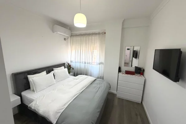 Shtepi ne shitje Apartament ne Tirane, 2+1, Mobilimi E mobiluar, Pagesa 203,500  Euro.