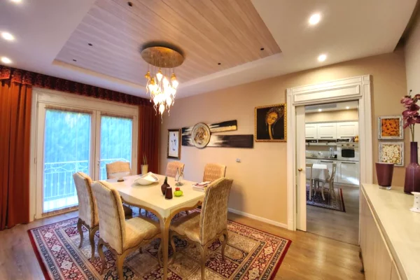 Villa di lusso in vendita a Tirana 5+1, Arredato