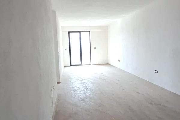Shtepi ne shitje Apartament ne Tirane, 2+1, Mobilimi Bosh, pa mobiluar, Pagesa 192,709  Euro.