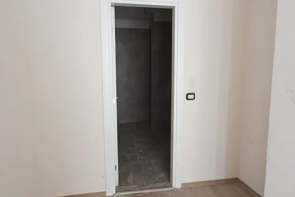 Shtepi ne shitje Apartament ne Tirane, 2+1, Mobilimi Bosh, pa mobiluar, Pagesa 192,709  Euro.