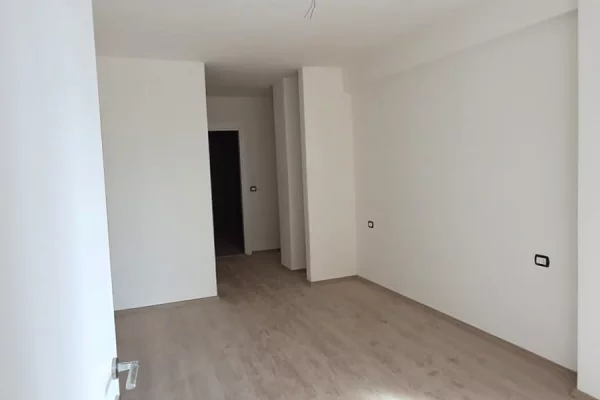 Shtepi ne shitje Apartament ne Tirane, 2+1, Mobilimi Bosh, pa mobiluar, Pagesa 192,709  Euro.