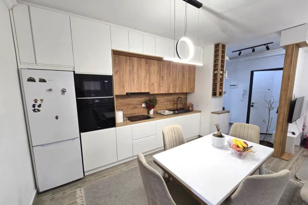 Shtepi ne shitje Apartament ne Tirane, 1+1, Mobilimi E mobiluar, Pagesa 138,000  Euro.