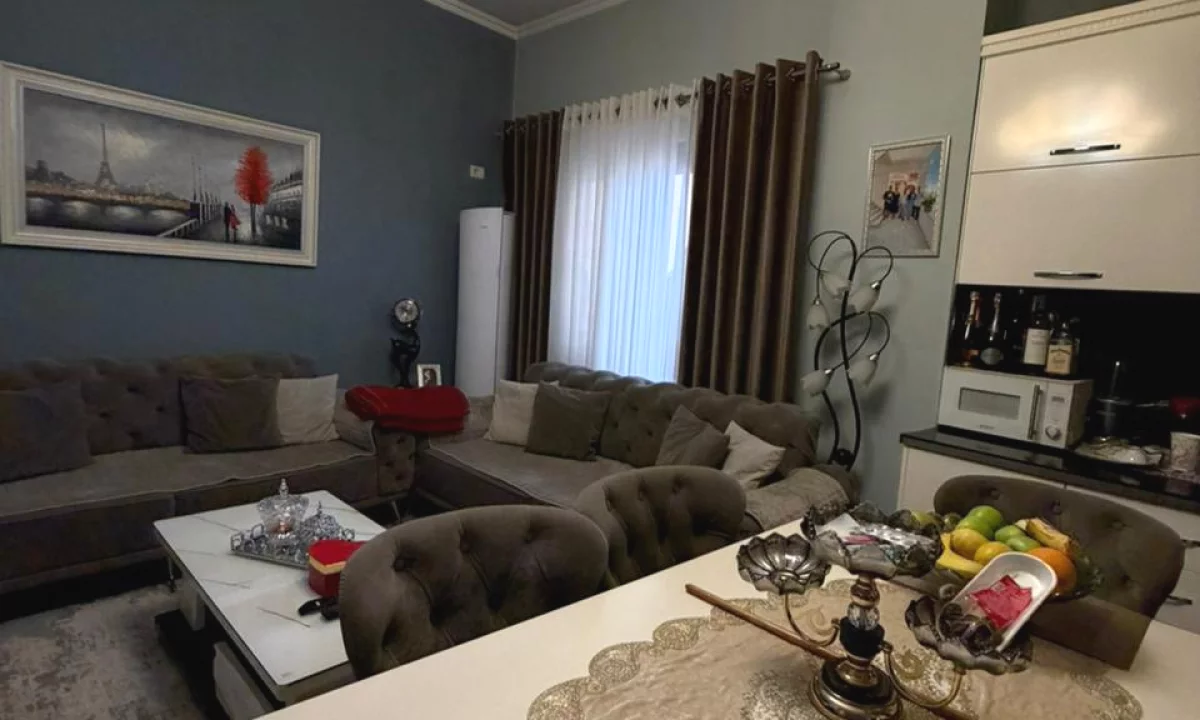 Shtepi ne shitje Apartament ne Tirane, 2+1, Mobilimi E mobiluar, Pagesa 170,009  Euro.
