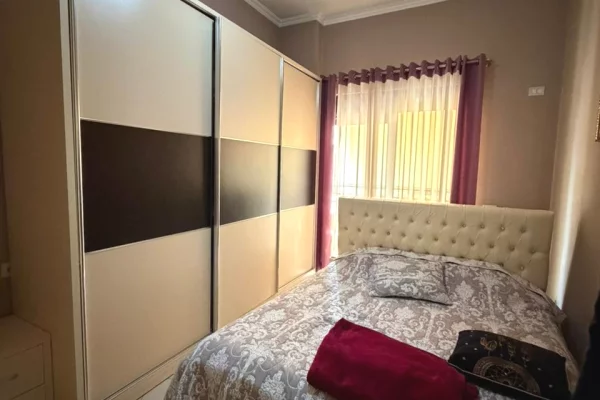 Shtepi ne shitje Apartament ne Tirane, 2+1, Mobilimi E mobiluar, Pagesa 170,009  Euro.
