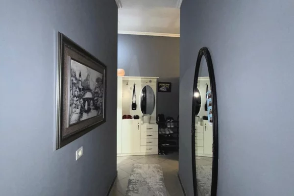 Shtepi ne shitje Apartament ne Tirane, 2+1, Mobilimi E mobiluar, Pagesa 170,009  Euro.