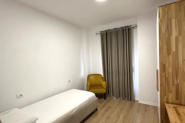 Shtepi ne shitje Apartament ne Tirane, 3+1, Mobilimi E mobiluar, Pagesa 278,009  Euro.