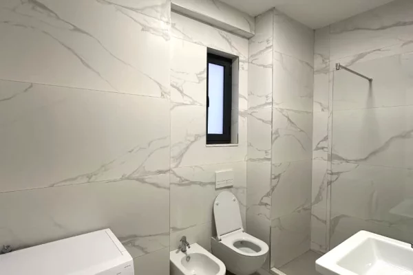 Shtepi ne shitje Apartament ne Tirane, 3+1, Mobilimi E mobiluar, Pagesa 278,009  Euro.