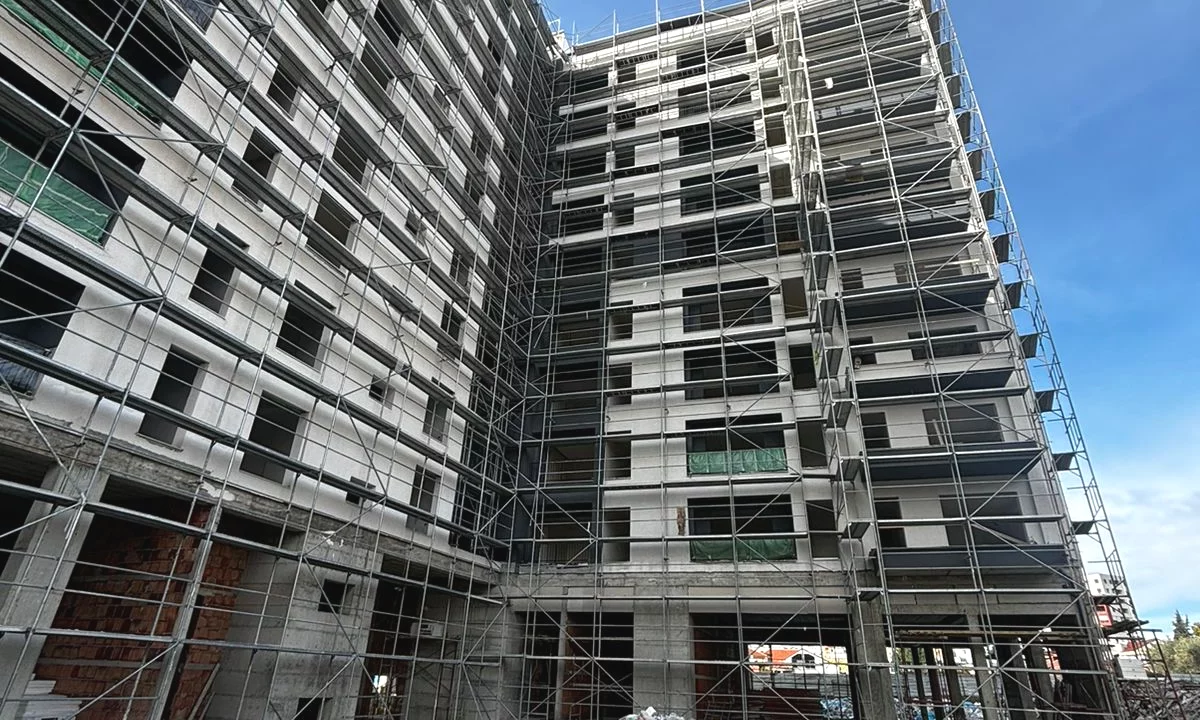 📍 Shitet Ambient Biznesi – prane Rrethrrotullimit te Klanit