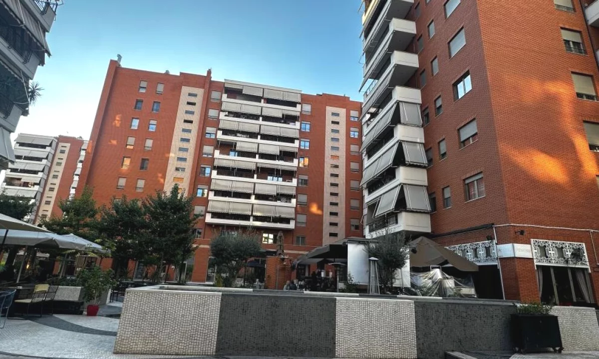 Shtepi ne shitje Apartament ne Tirane, 3+1, Mobilimi E mobiluar, Pagesa 528,005  Euro.